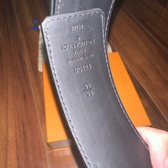 Louis Vuitton Black Initials Reversible Belt - Picture 4 of 7